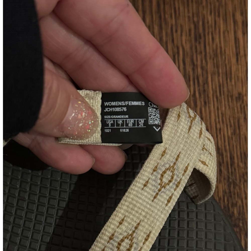 Women's Chaco Sandals - Chaco Z Size 9 Patterned strap with toe loop and buckle - Picture 5 of 5